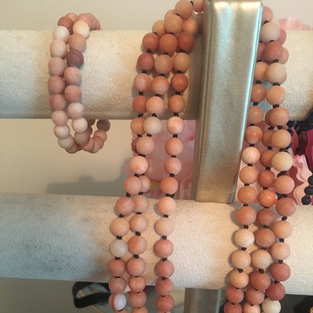 Necklace and bracelet set